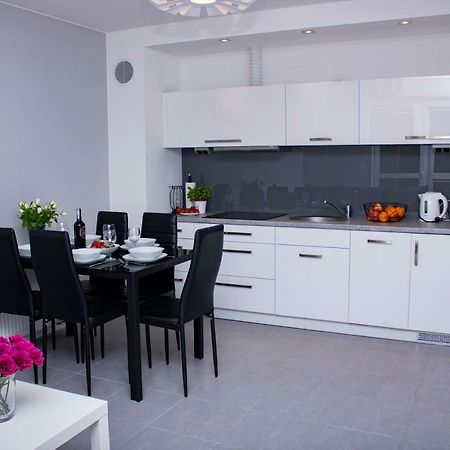 Apartament Z Ogrodkiem Тженсач Екстериор снимка