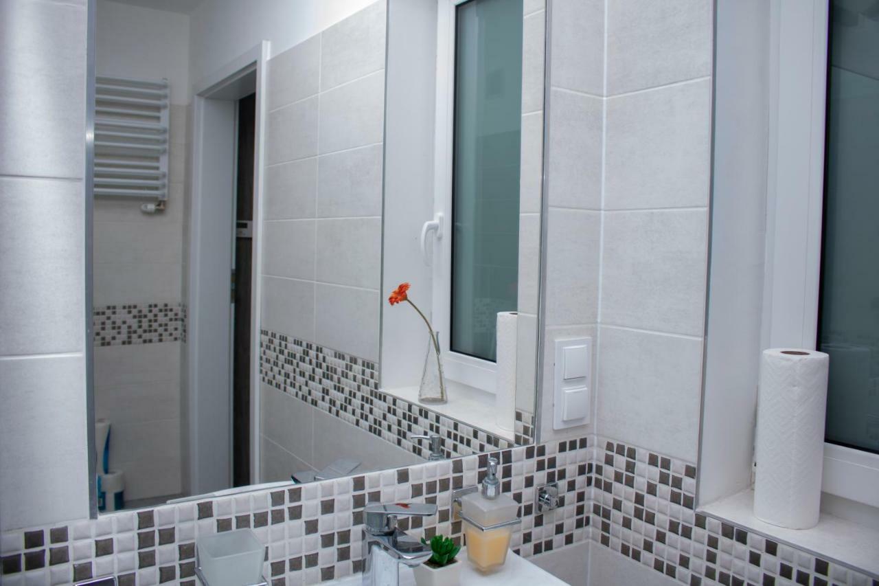 Apartament Z Ogrodkiem Тженсач Екстериор снимка