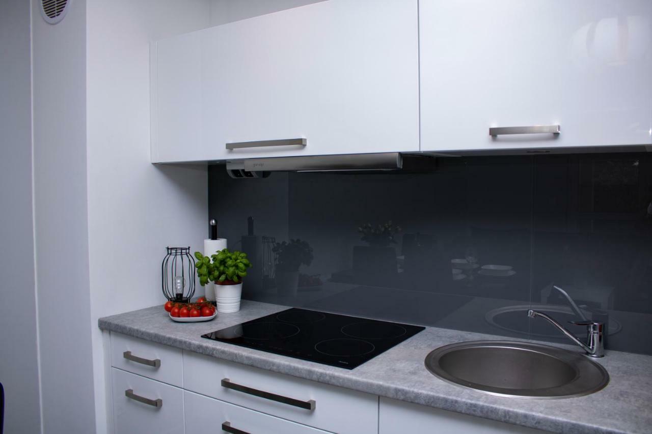 Apartament Z Ogrodkiem Тженсач Екстериор снимка