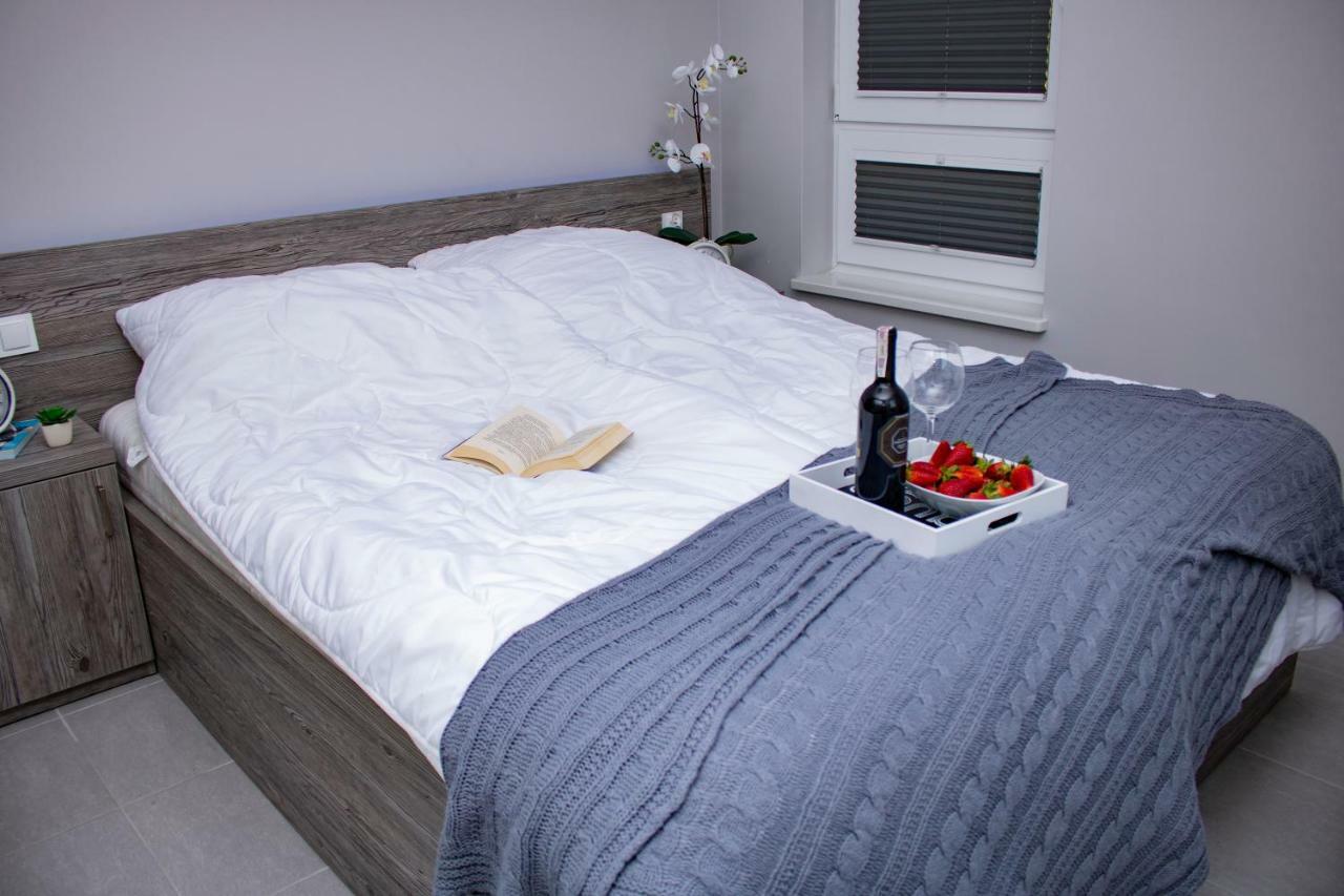 Apartament Z Ogrodkiem Тженсач Екстериор снимка