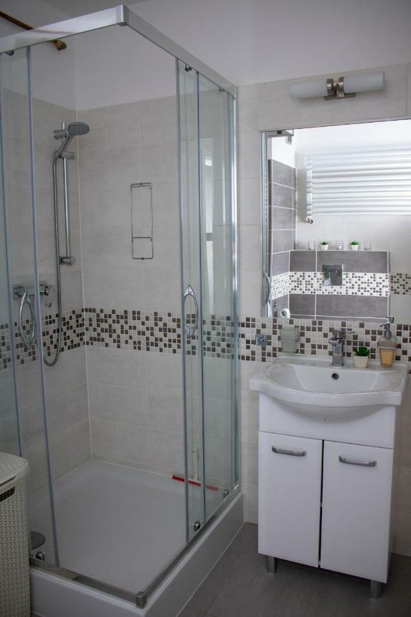 Apartament Z Ogrodkiem Тженсач Екстериор снимка