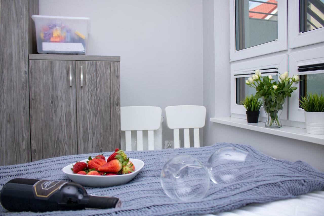 Apartament Z Ogrodkiem Тженсач Екстериор снимка